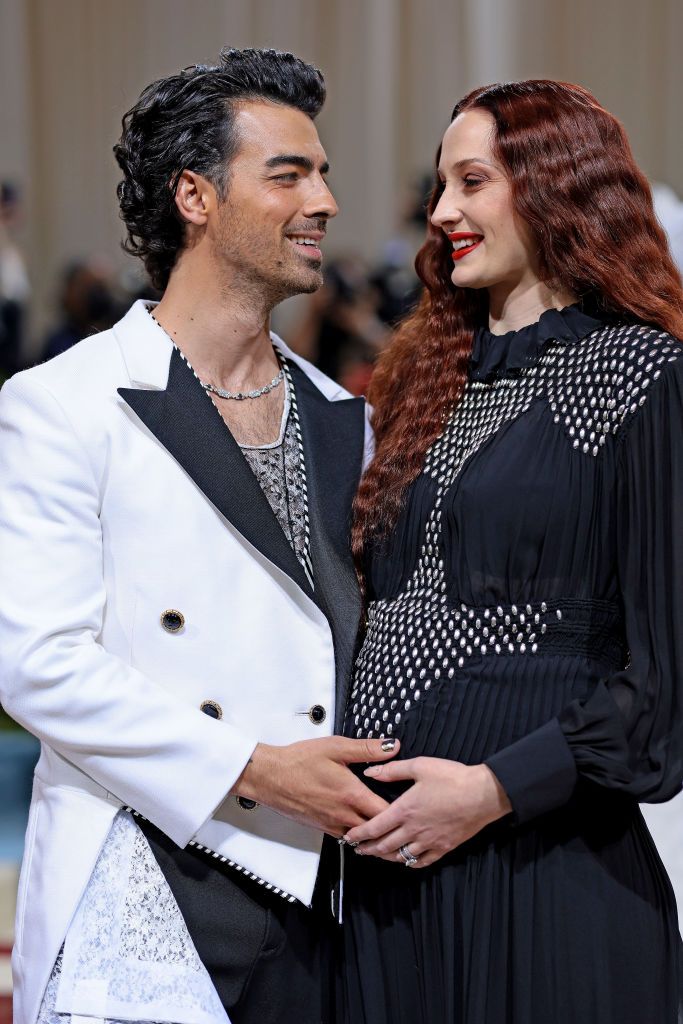 A Pregnant Sophie Turner & Joe Jonas Looked Dramatic in Black and White at  the Met Gala 2022. See Photos Here.