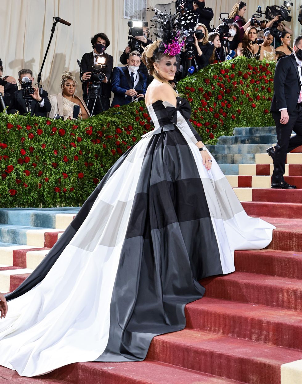 new york, new york   may 02 sarah jessica parker attends the 2022 met gala celebrating "in america an anthology of fashion" at the metropolitan museum of art on may 02, 2022 in new york city photo by jamie mccarthygetty images