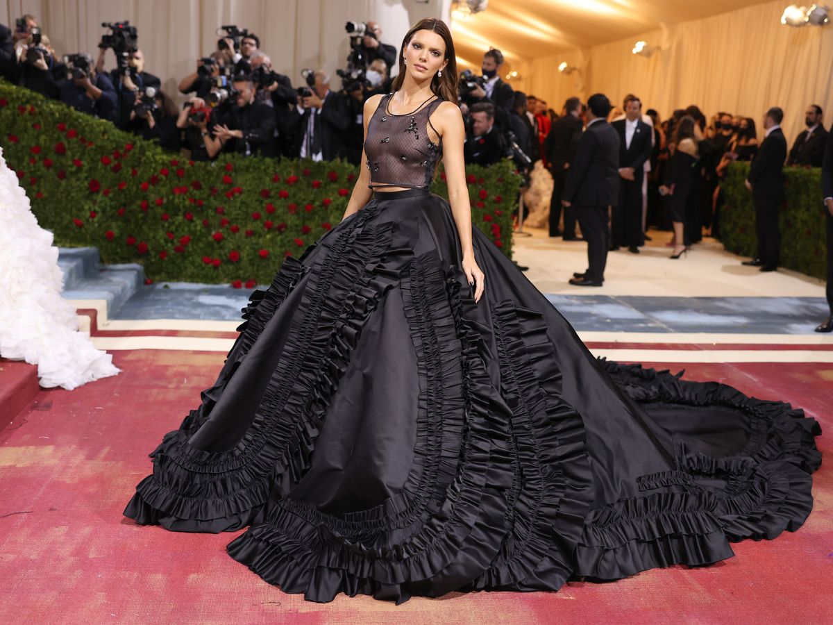 Kendall Jenner Bleached Her Eyebrows for the 2022 Met Gala