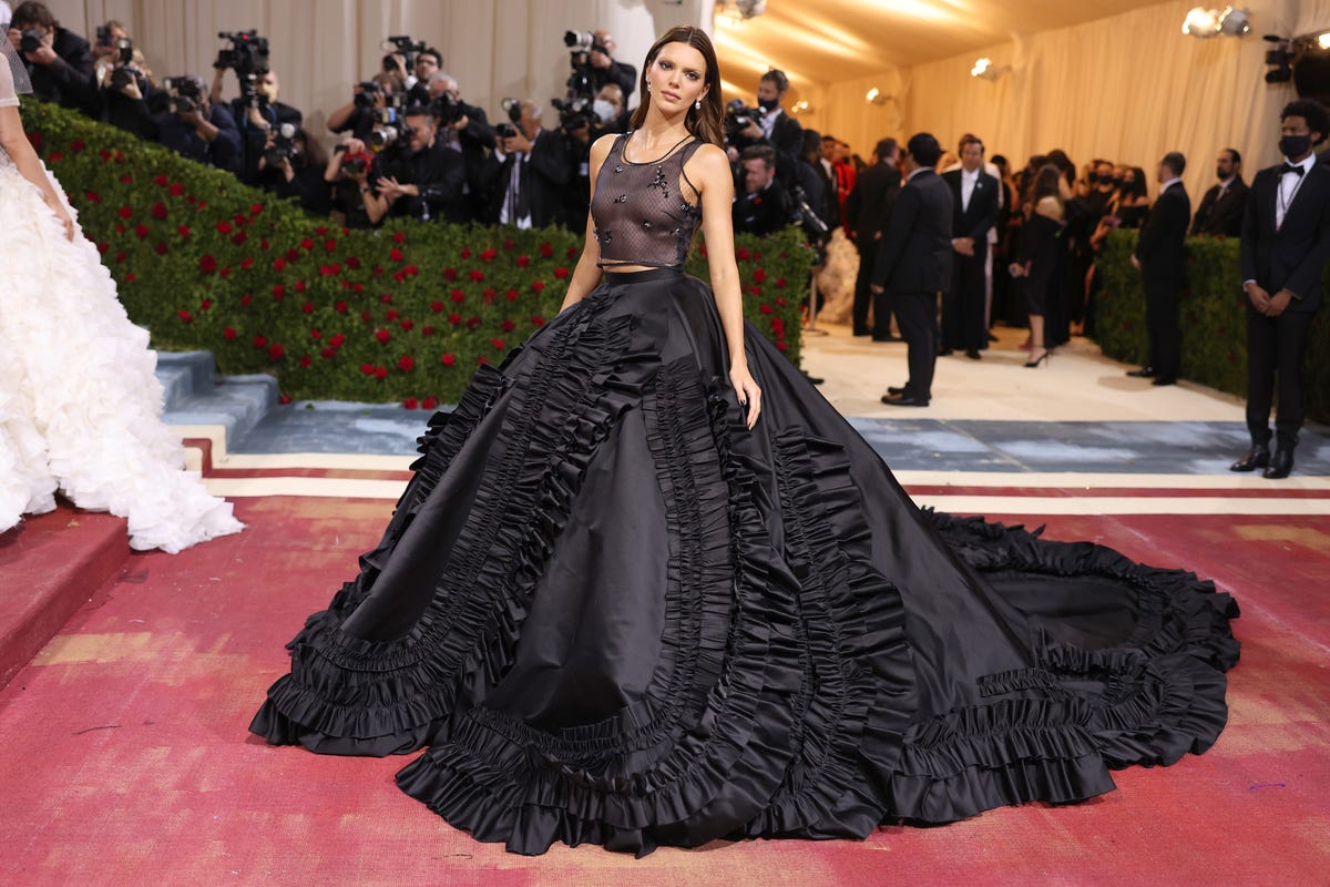 Kendall Jenner Bleached Her Eyebrows for the 2022 Met Gala