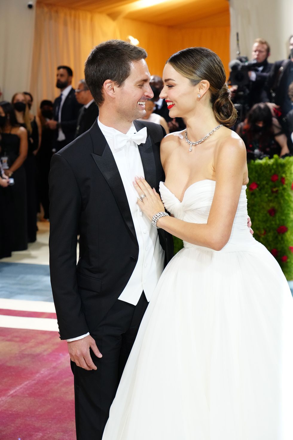new york, new york may 02 l r evan spiegel and miranda kerr attend the 2022 met gala celebrating in america an anthology of fashion at the metropolitan museum of art on may 02, 2022 in new york city photo by jeff kravitzfilmmagic