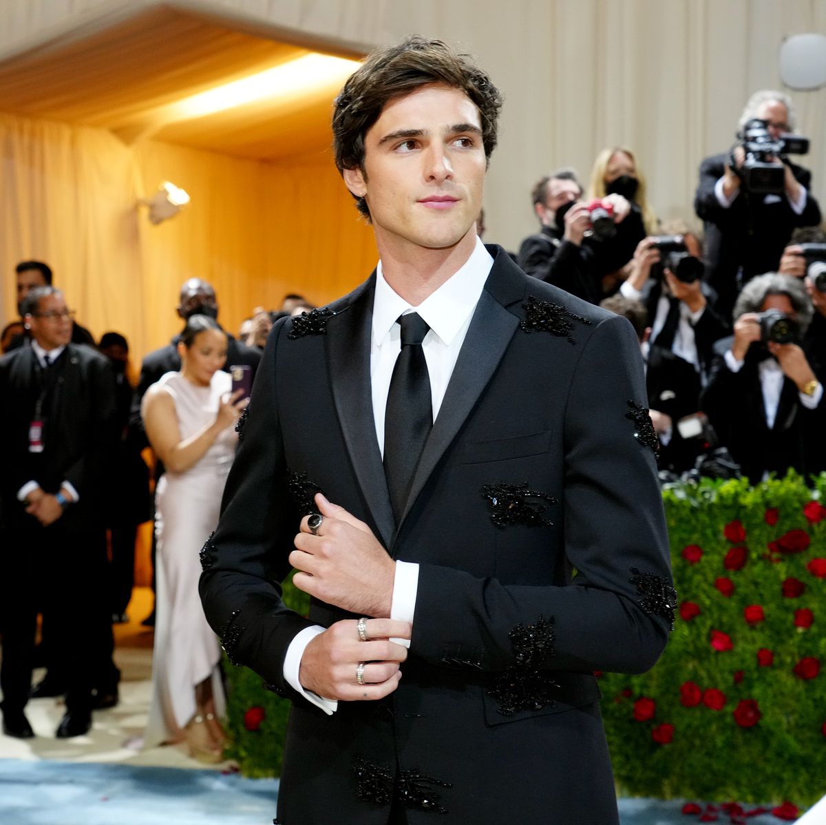 new york, new york   may 02 jacob elordi attends the 2022 met gala celebrating in america an anthology of fashion at the metropolitan museum of art on may 02, 2022 in new york city photo by jeff kravitzfilmmagic