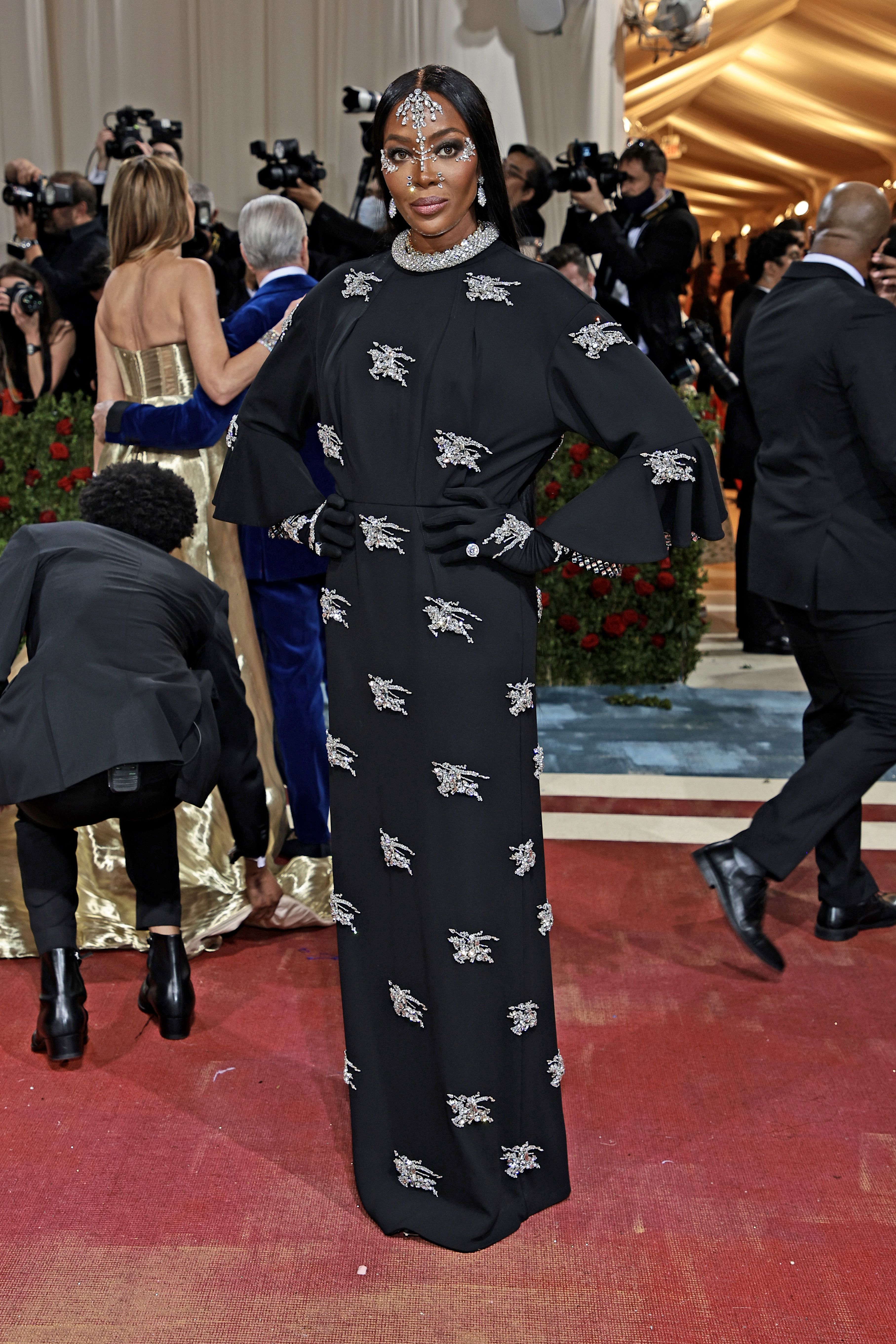 Naomi Campbell Exudes Elegance in Chanel Dress on Met Gala Red Carpet –  Footwear News