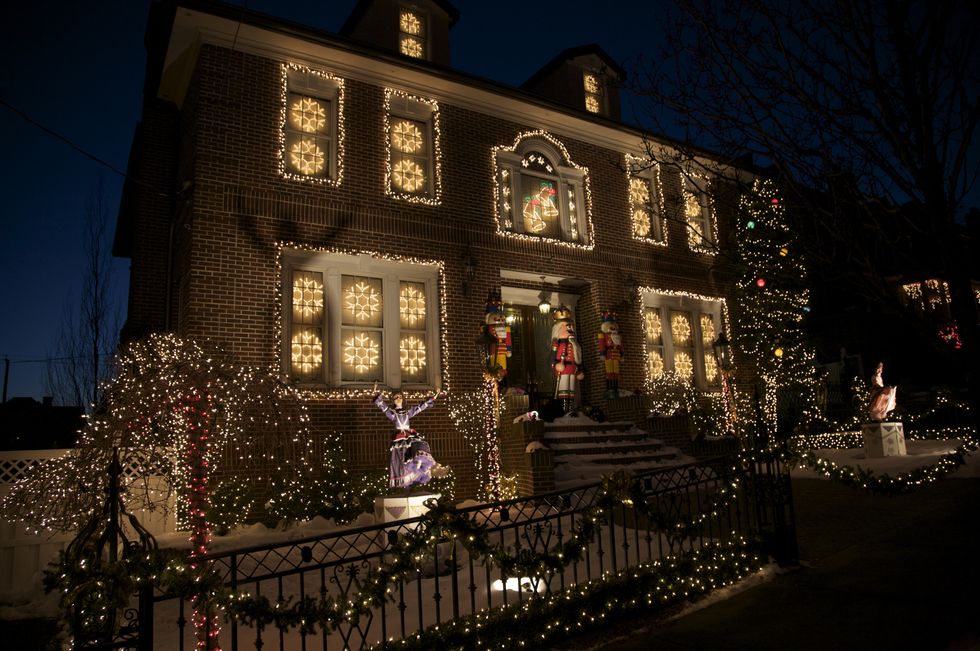 Christmas lights, Christmas decoration, Light, Lighting, Sky, Landmark, Christmas, Night, House, Architecture, 