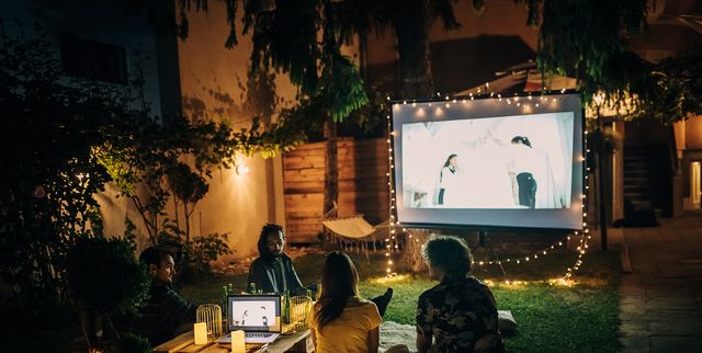 Cinco proyectores para montar nuestro propio cine en casa en la terraza o  jardín: llega el momento de ver películas al aire libre