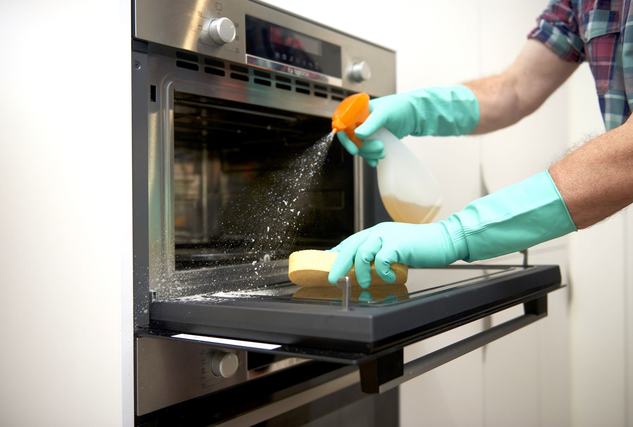Cómo limpiar el horno: guía paso a paso y mejores consejos