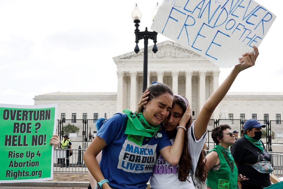 washington, dc june 24 abortion rights activists carrie mcdonald l and soraya bata react to the dobbs v jackson women’s health organization ruling which overturns the landmark abortion roe v wade case in front of the us supreme court on june 24, 2022 in washington, dc photo by anna moneymakergetty images