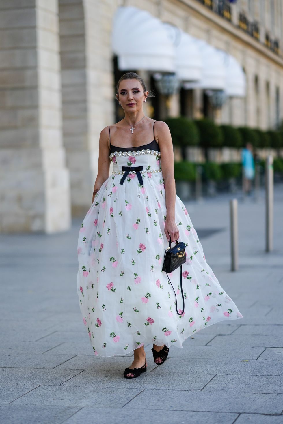 el vestido de primavera que aman las francesas y parisinas porque nunca pasa de moda y sienta bien a todos los cuerpos