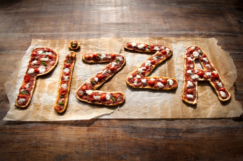 quante calorie ci sono in una fetta di pizza