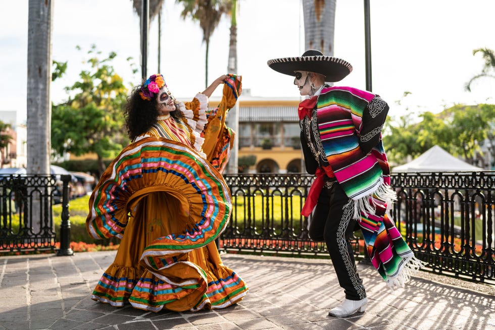 couple dancing and celebrating the day of the dead