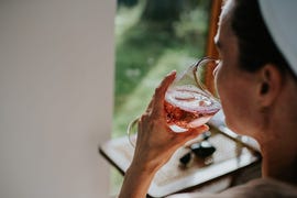 are low alcohol and alcohol free drinks healthy