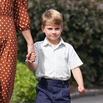 Prince Louis, accompanied by his parents the Prince William, Duke of Cambridge and Catherine, Duchess of Cambridge, arrive for a settling in afternoon at Lambrook School, near Ascot on September 7, 2022 in Bracknell, England.