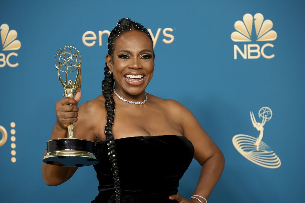 los angeles, california september 12 sheryl lee ralph, winner of the outstanding supporting actress in a comedy series award for ‘abbott elementary,’ poses in the press room during the 74th primetime emmys at microsoft theater on september 12, 2022 in los angeles, california photo by frazer harrisongetty images