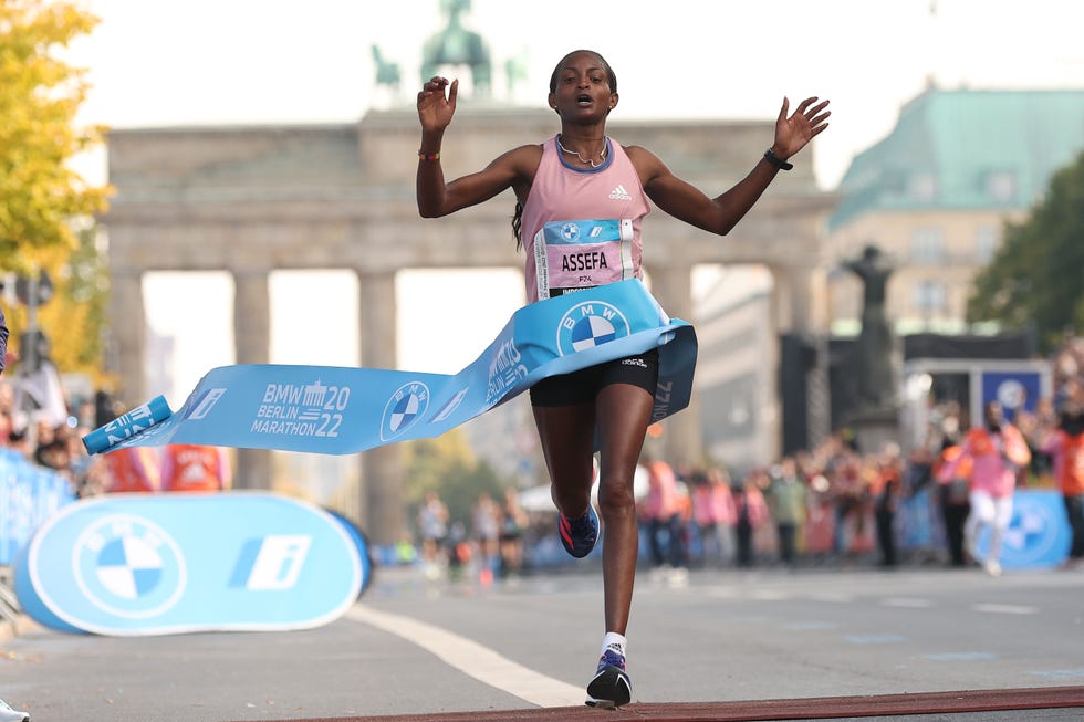 berlin, germany september 25 tigist assefa of ethiopia crosses the finish line of the 2022 bmw berlin marathon in a new wolrd record time of 20109 h on september 25, 2022 in berlin, germany photo by alexander hassensteingetty images