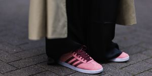 zapatillas deportivas rosas de mujer tendencias en sneakers