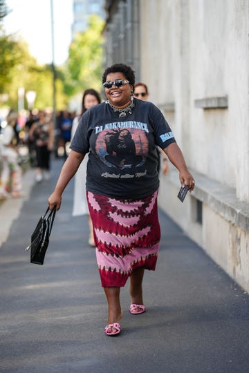 falda estampada en el street style de milán