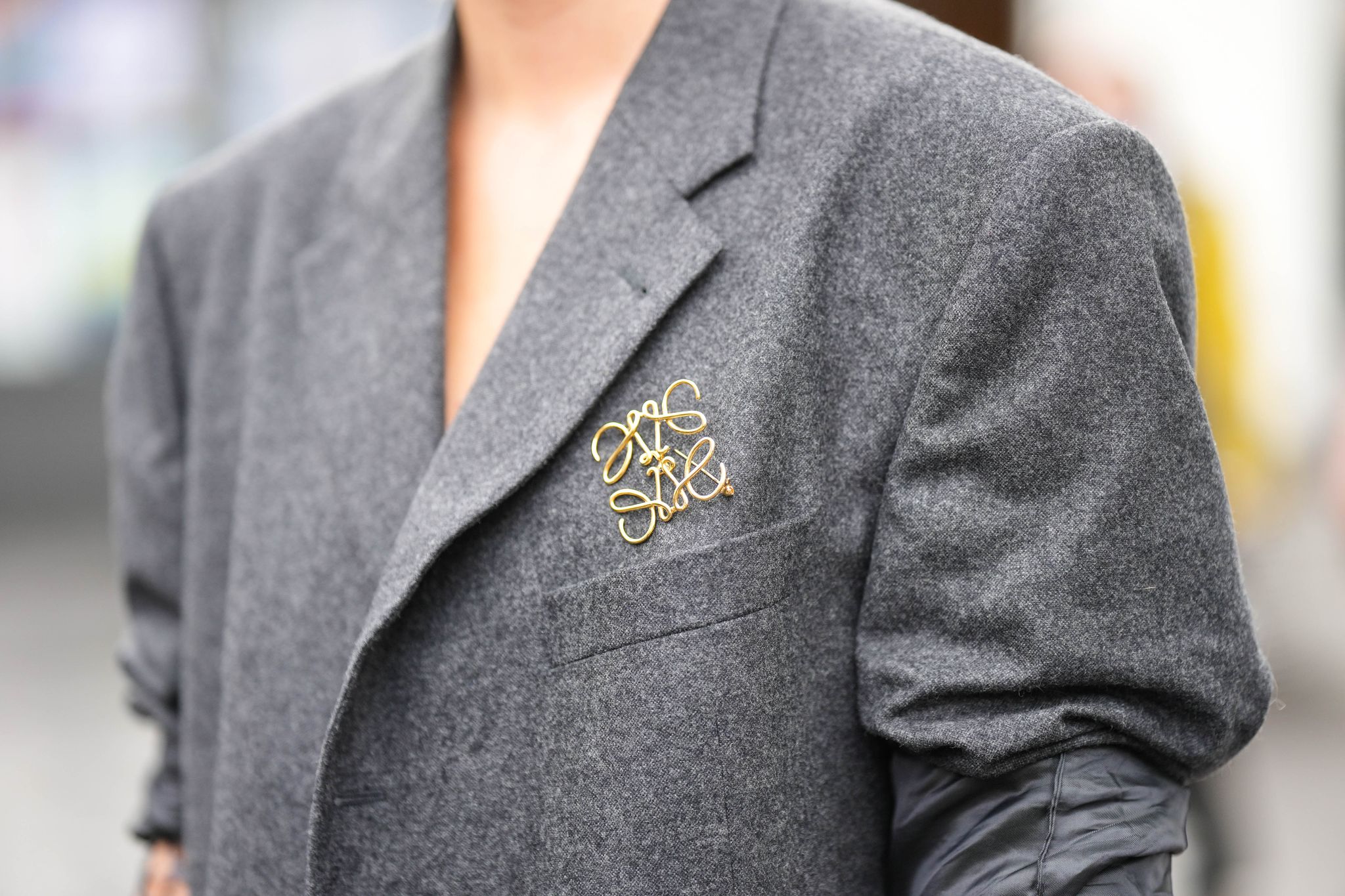 Saint Laurent twisted brooch  Fashion, Saint laurent, Women wear