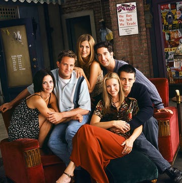 friends    pictured clockwise l r courteney cox as monica geller, matthew perry as chandler bing, jennifer aniston as rachel green, david schwimmer as ross geller, matt leblanc as joey tribbiani, lisa kudrow as phoebe buffay  photo by jon ragelnbcu photo banknbcuniversal via getty images via getty images