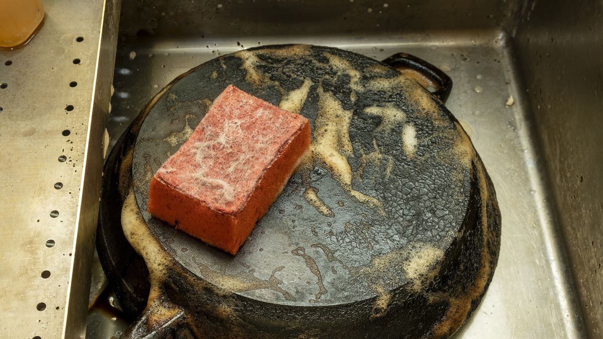 preview for How to clean a Cast Iron pan