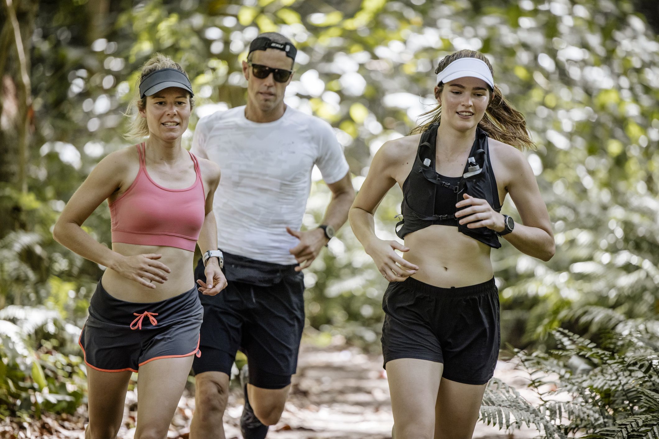 Las razones por las que llevar ropa clara para correr en verano