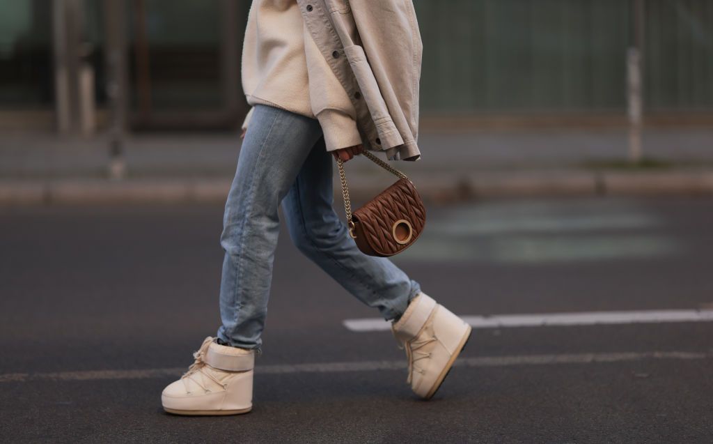 Louis Vuitton lanza botas con 'piernas incluidas' en más de 50 mil pesos;  usuarios de redes tienen reacción viral - Infobae