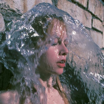 Italy, Tuscany, Terme di Saturnia, Momen in water shower