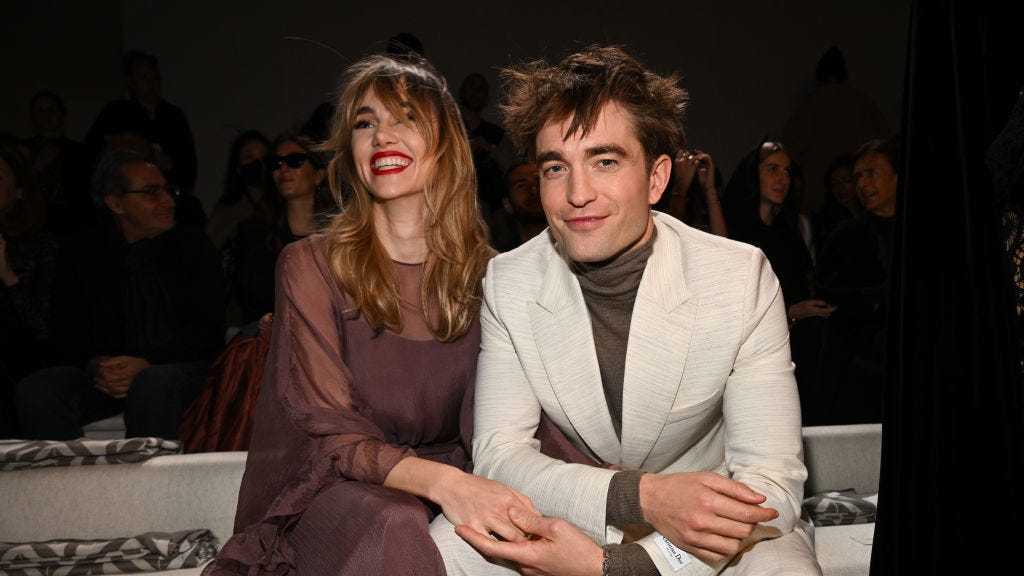 Suki Waterhouse - Figure 1