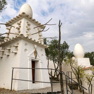 spain, catalonia, cadaques museum house of painter salvador dali in portlligat outer view, architecture with an egg on the roof photo by betend aandiauniversal images group via getty images