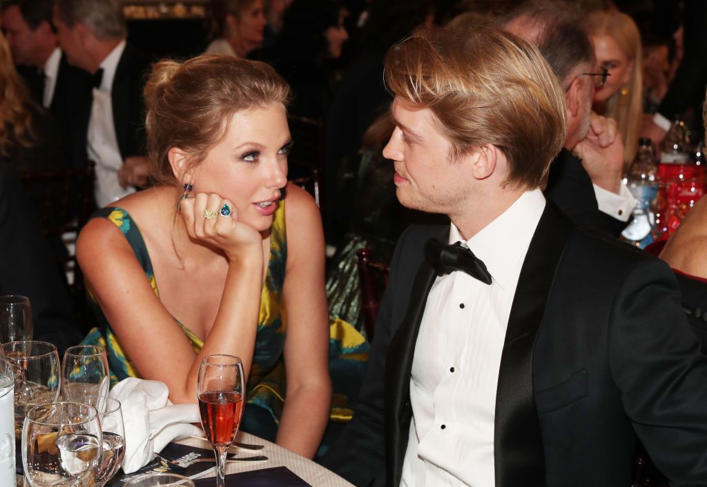 beverly hills, california january 05 77th annual golden globe awards pictured l r taylor swift and joe alwyn at the 77th annual golden globe awards held at the beverly hilton hotel on january 5, 2020 photo by christopher polknbcnbcu photo bank
