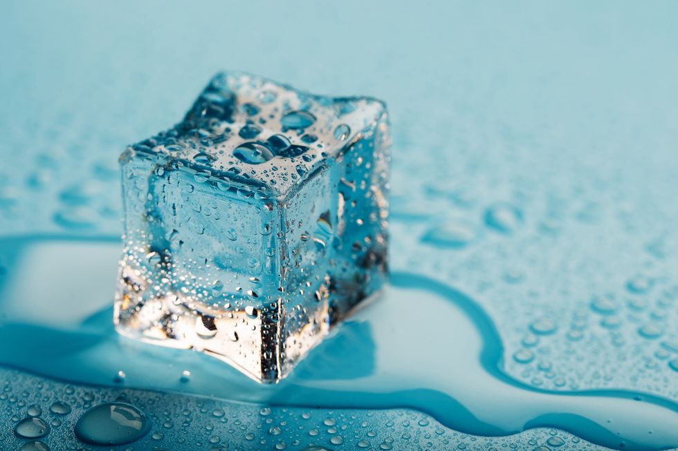 a cube of ice cubes
