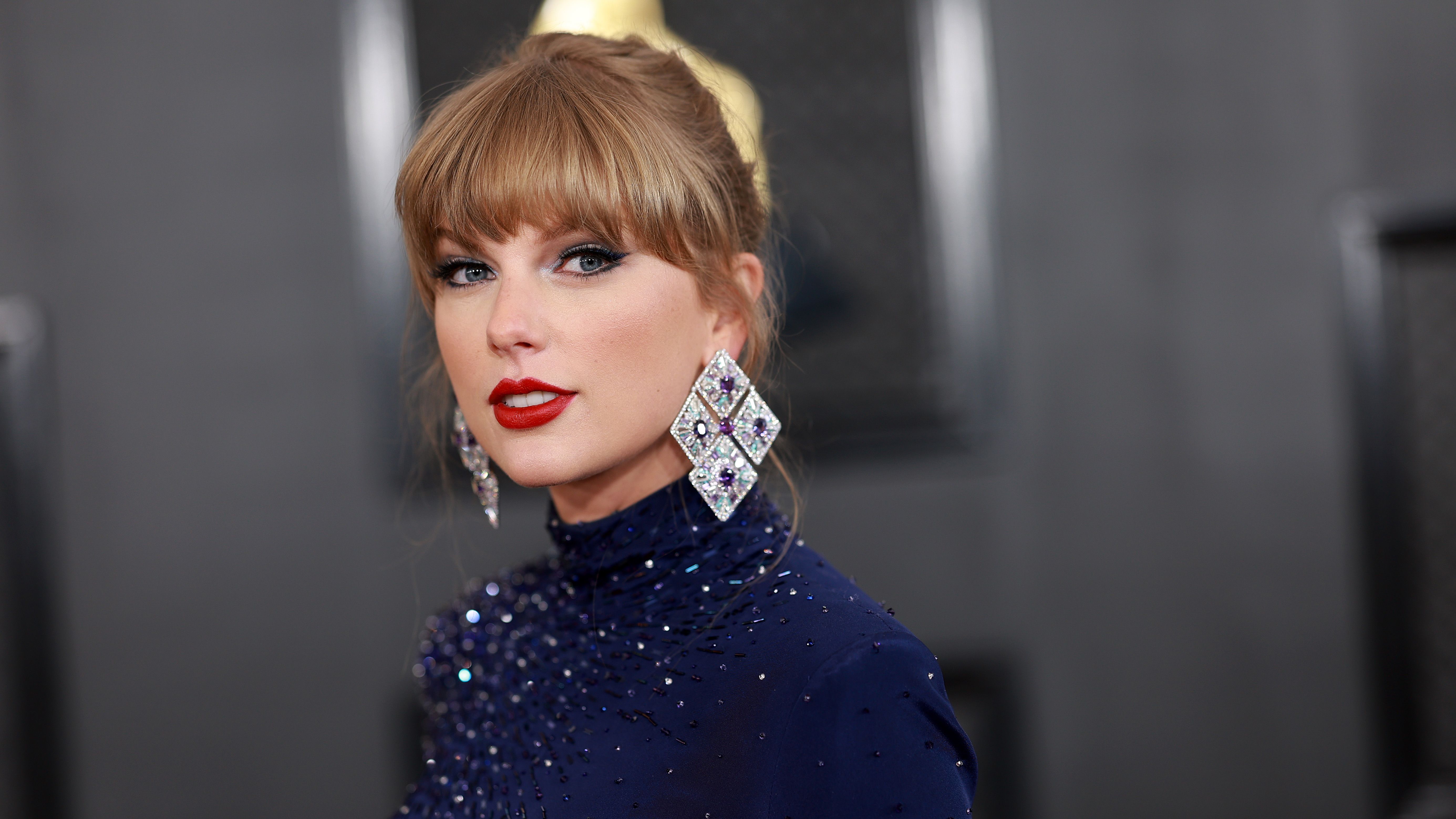 Bejeweled Taylor Swift | iPad Case & Skin