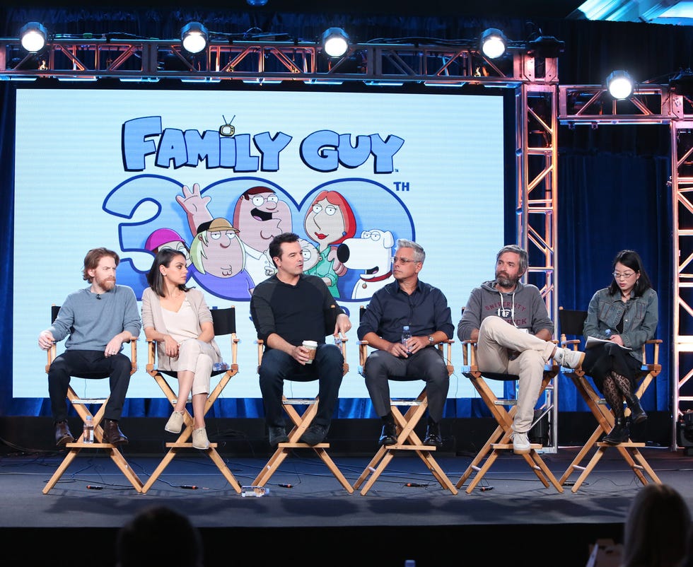 Mesa redonda con miembros del elenco de Padre de Familia