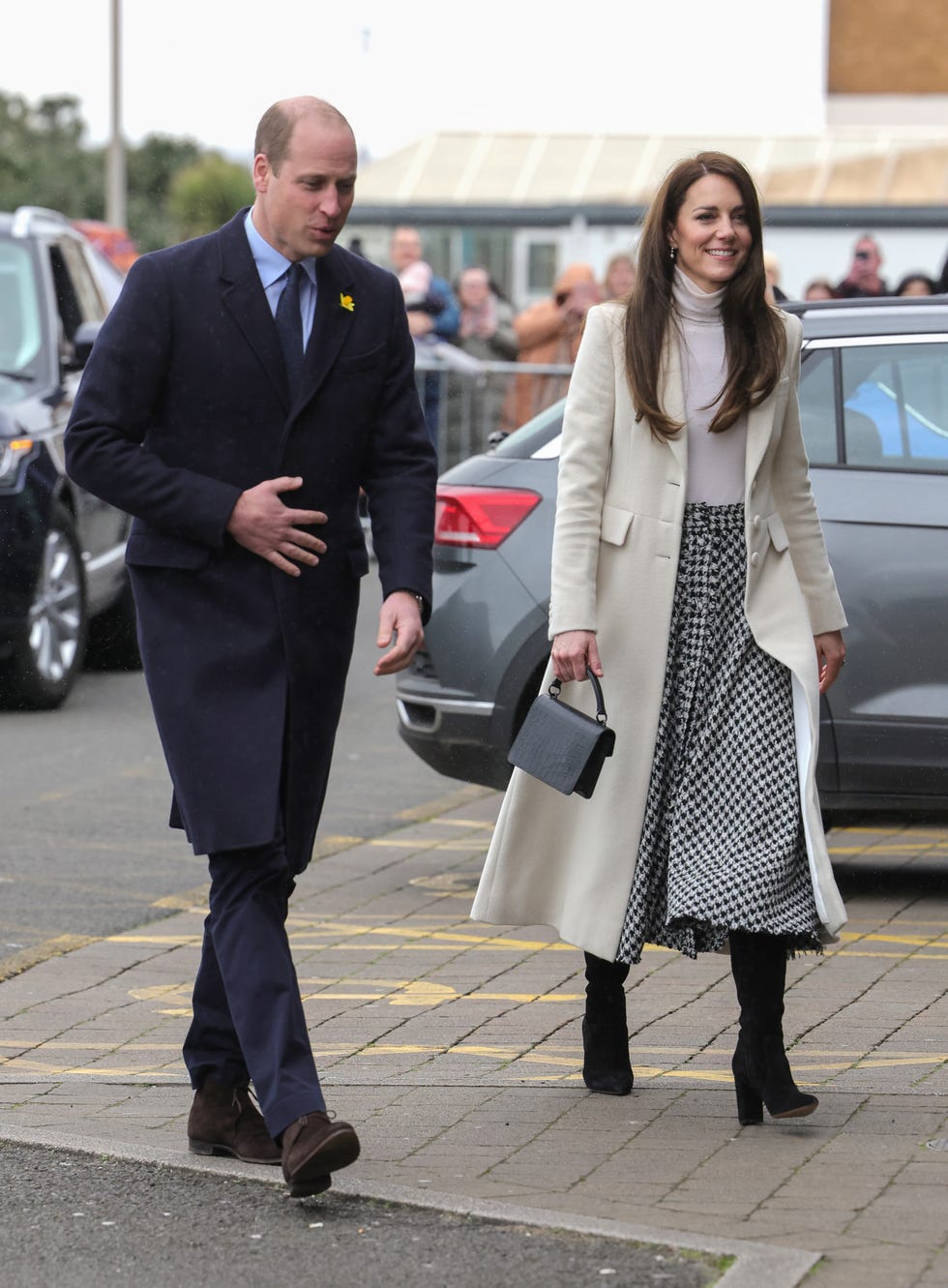 Kate Middleton's Tweed Houndstooth Skirt Pays Tribute to Princess Diana