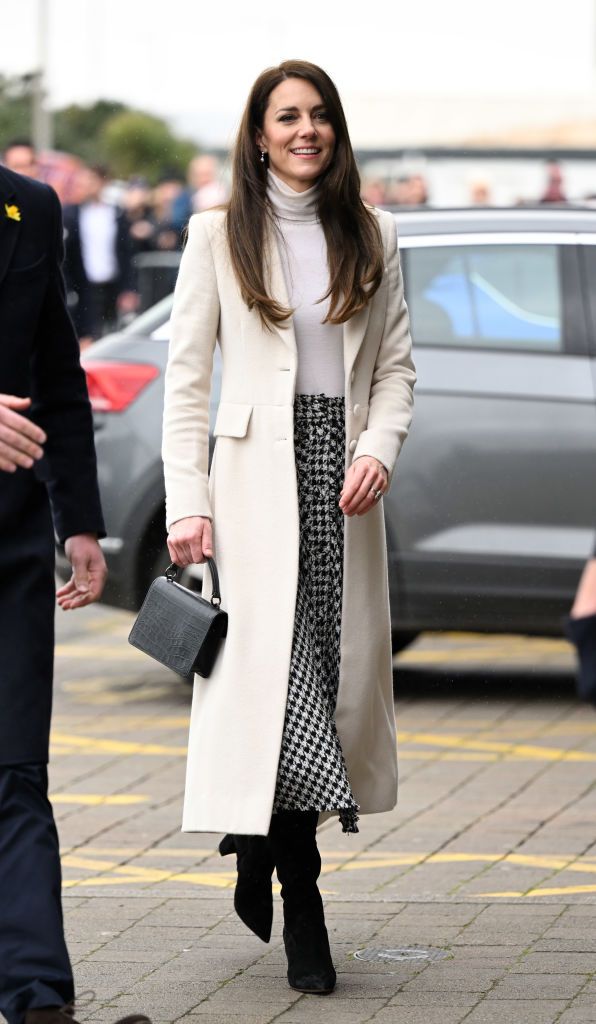 Princess of Wales wears high midi street skirt for St David's Day