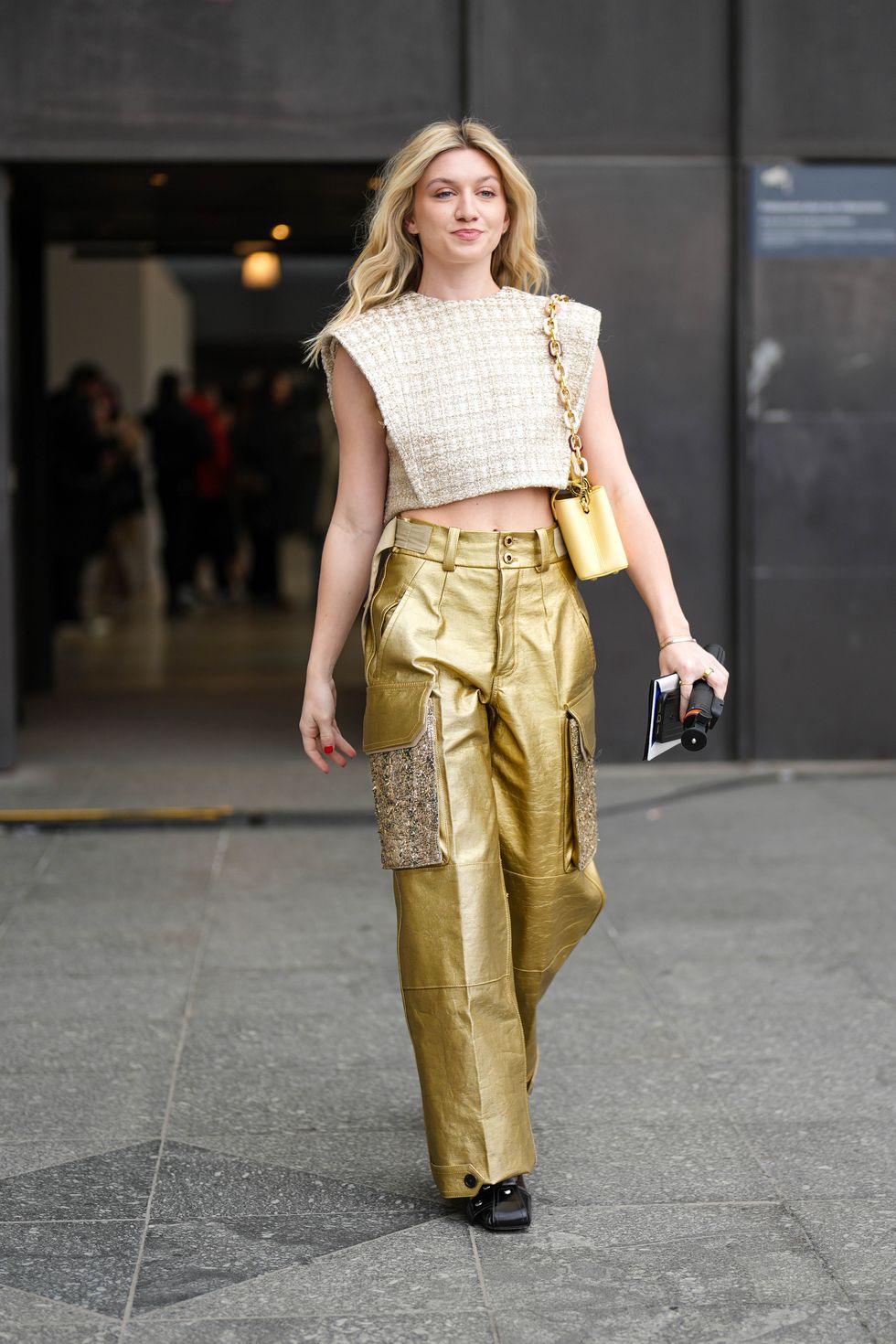 De Zara al 'street style': los pantalones dorados te harán ser la más guapa  y estilosa