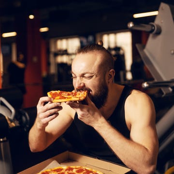 per aumentare la massa muscolare devi mangiare di più