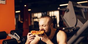 per aumentare la massa muscolare devi mangiare di più