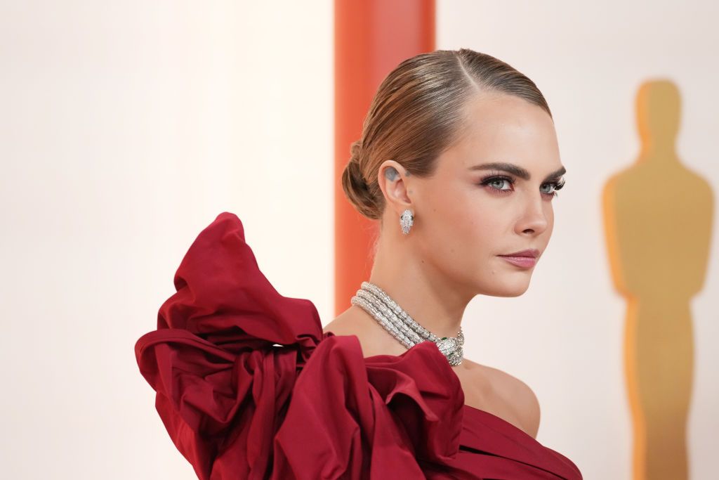 Cara deals delevingne earrings