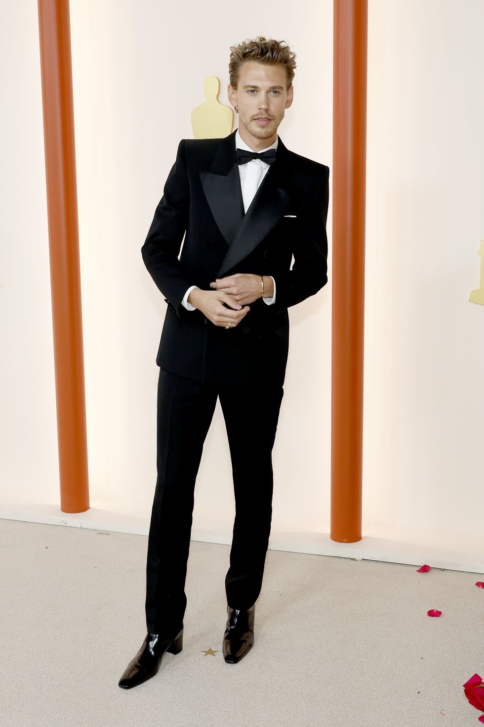 Austin Butler Wore a Sleek Black Suit on the 2023 Oscars Red Carpet