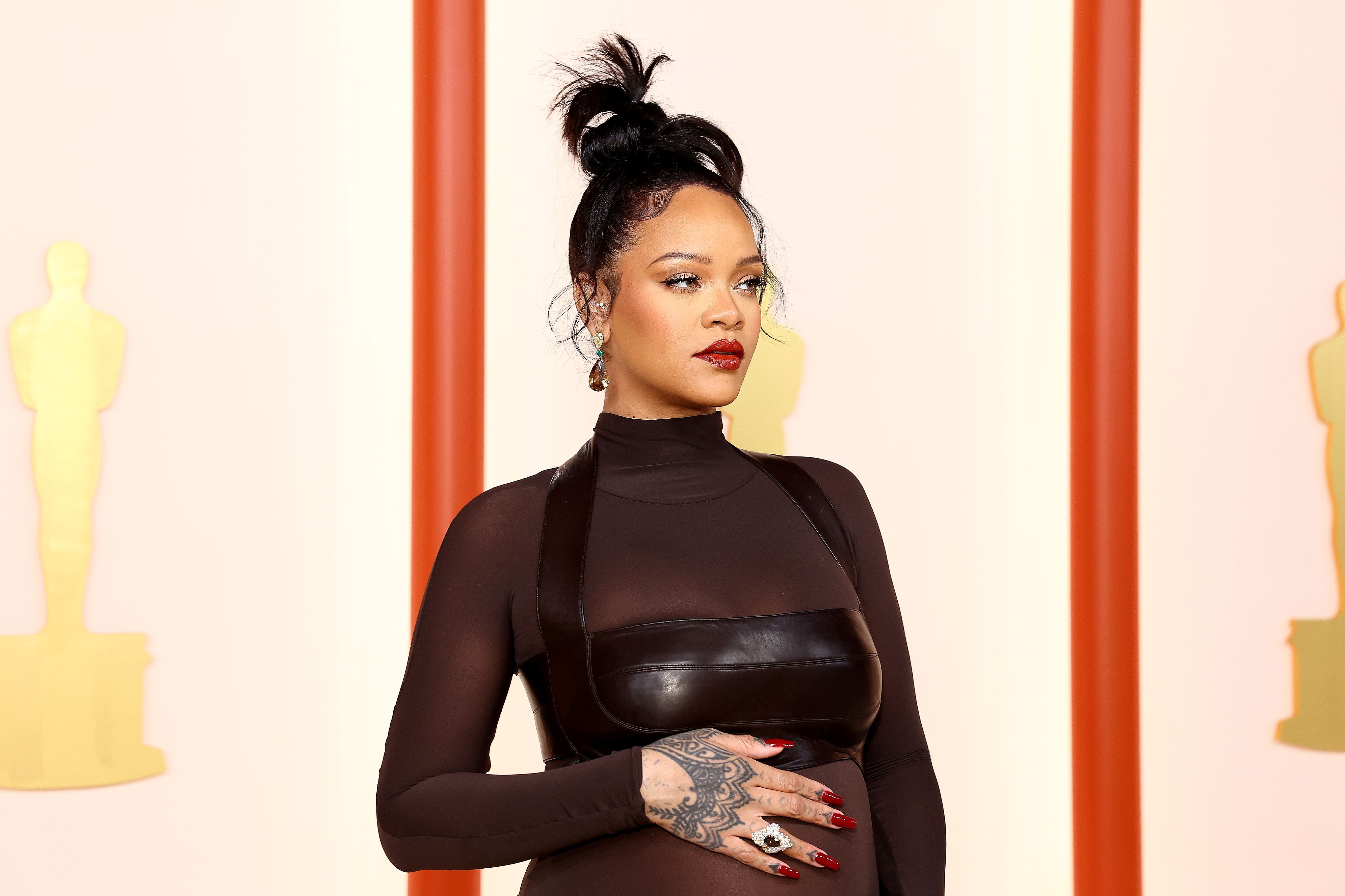 Rihanna annuncia di essere incinta al Super Bowl 2023