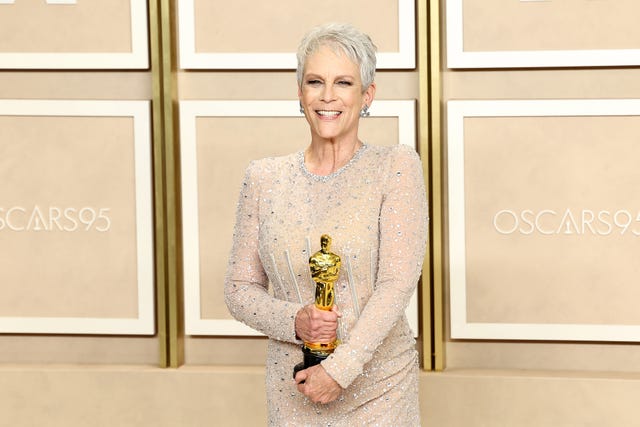 hollywood, california march 12 jamie lee curtis, winner of the best actress in a supporting role award for everything everywhere all at once, poses in the press room during the 95th annual academy awards on march 12, 2023 in hollywood, california photo by arturo holmesgetty images