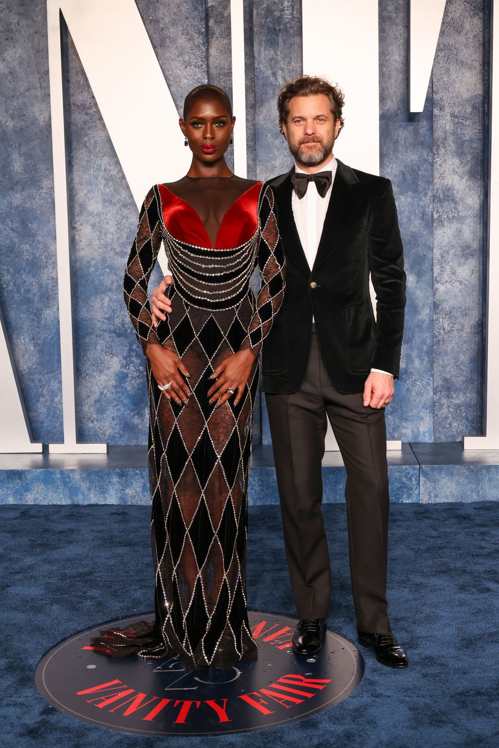 beverly hills, california march 12 l r jodie turner smith and joshua jackson attend the 2023 vanity fair oscar party hosted by radhika jones at wallis annenberg center for the performing arts on march 12, 2023 in beverly hills, california photo by john shearerwireimage
