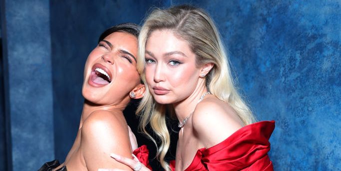 beverly hills, california march 12 exclusive access, special rates apply l r kylie jenner and gigi hadid attend the 2023 vanity fair oscar party hosted by radhika jones at wallis annenberg center for the performing arts on march 12, 2023 in beverly hills, california photo by stefanie keenanvf23wireimage for vanity fair