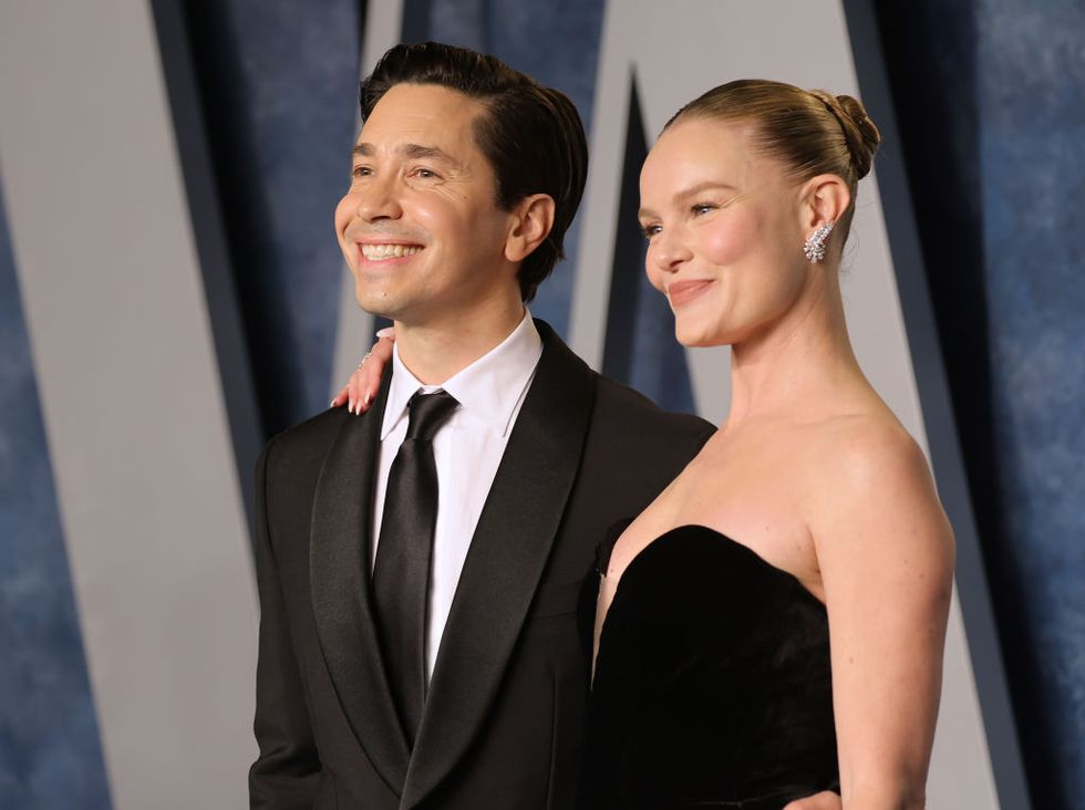 beverly hills, california march 12 l r justin long and kate bosworth attend the 2023 vanity fair oscar party hosted by radhika jones at wallis annenberg center for the performing arts on march 12, 2023 in beverly hills, california photo by amy sussmangetty images