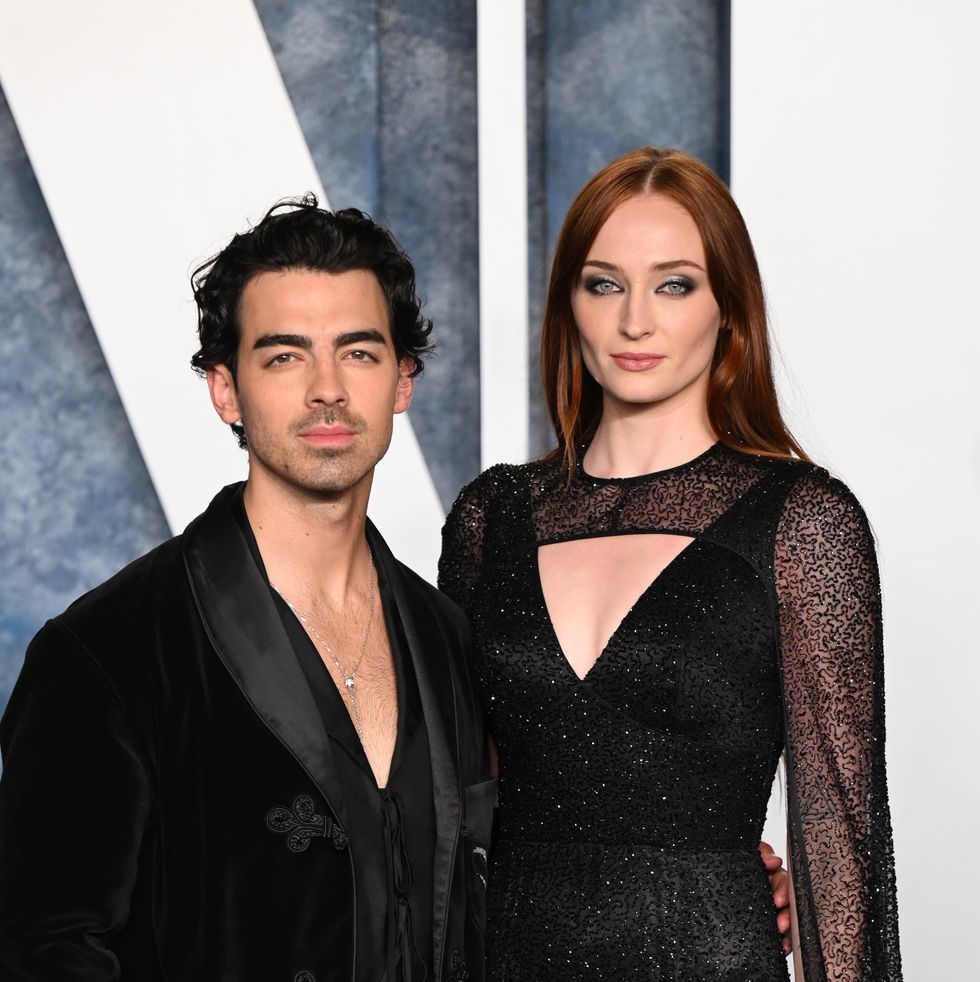 beverly hills, california march 12 joe jonas l and sophie turner attend the 2023 vanity fair oscar party hosted by radhika jones at wallis annenberg center for the performing arts on march 12, 2023 in beverly hills, california photo by karwai tangwireimage,