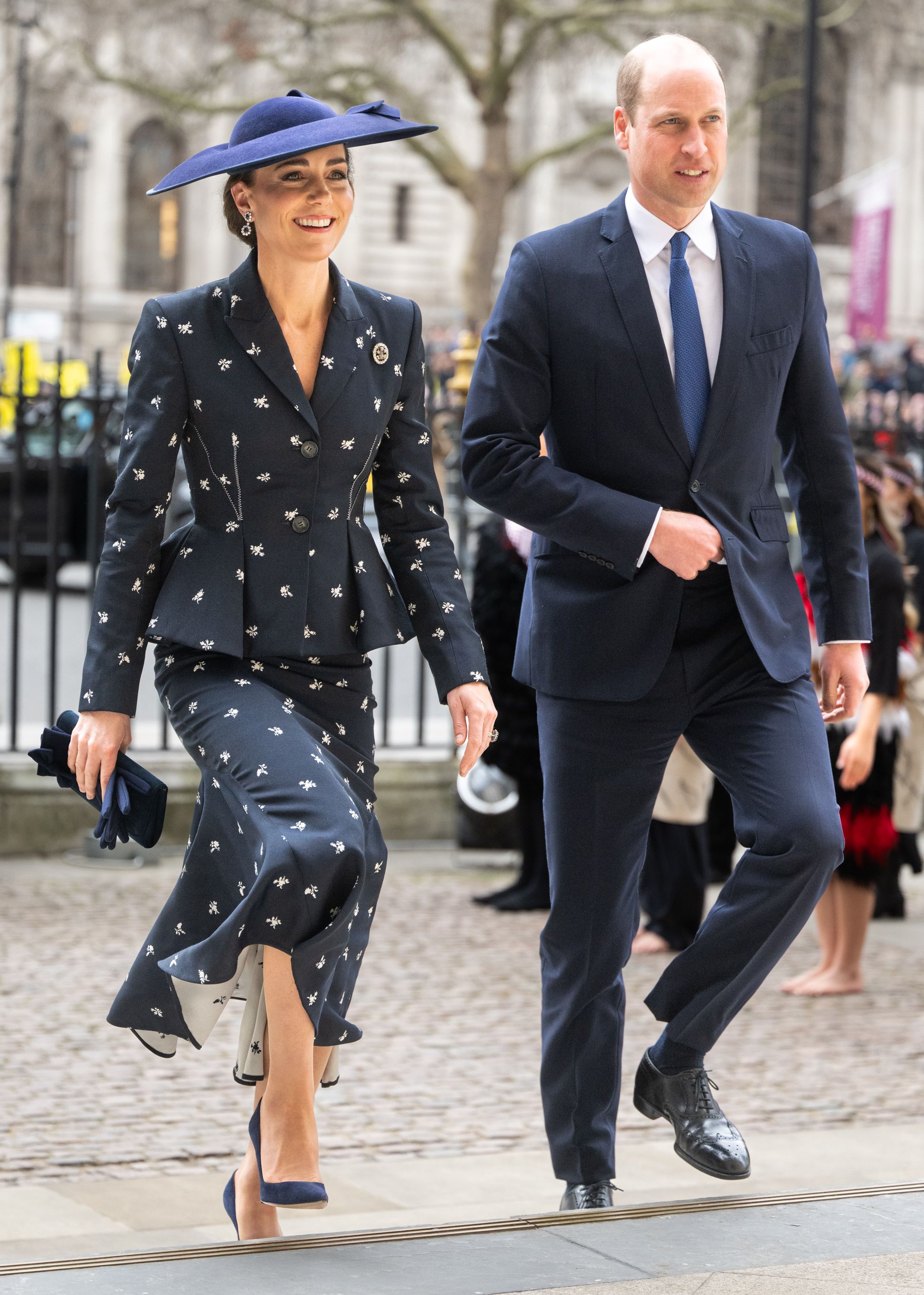 キャサリン妃、春らしいフローラルスーツでコモンウェルスデーの