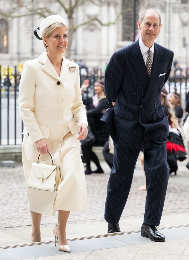 queen consort queen brooch