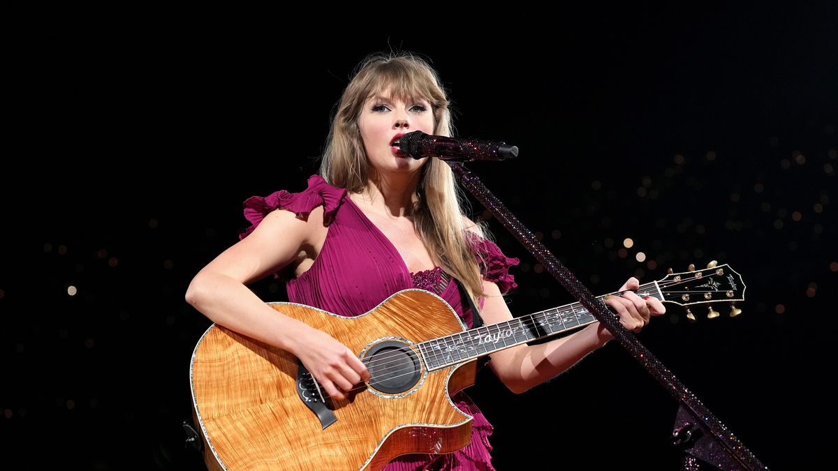 preview for How Taylor Swift Went from Country Sweetheart to Icon