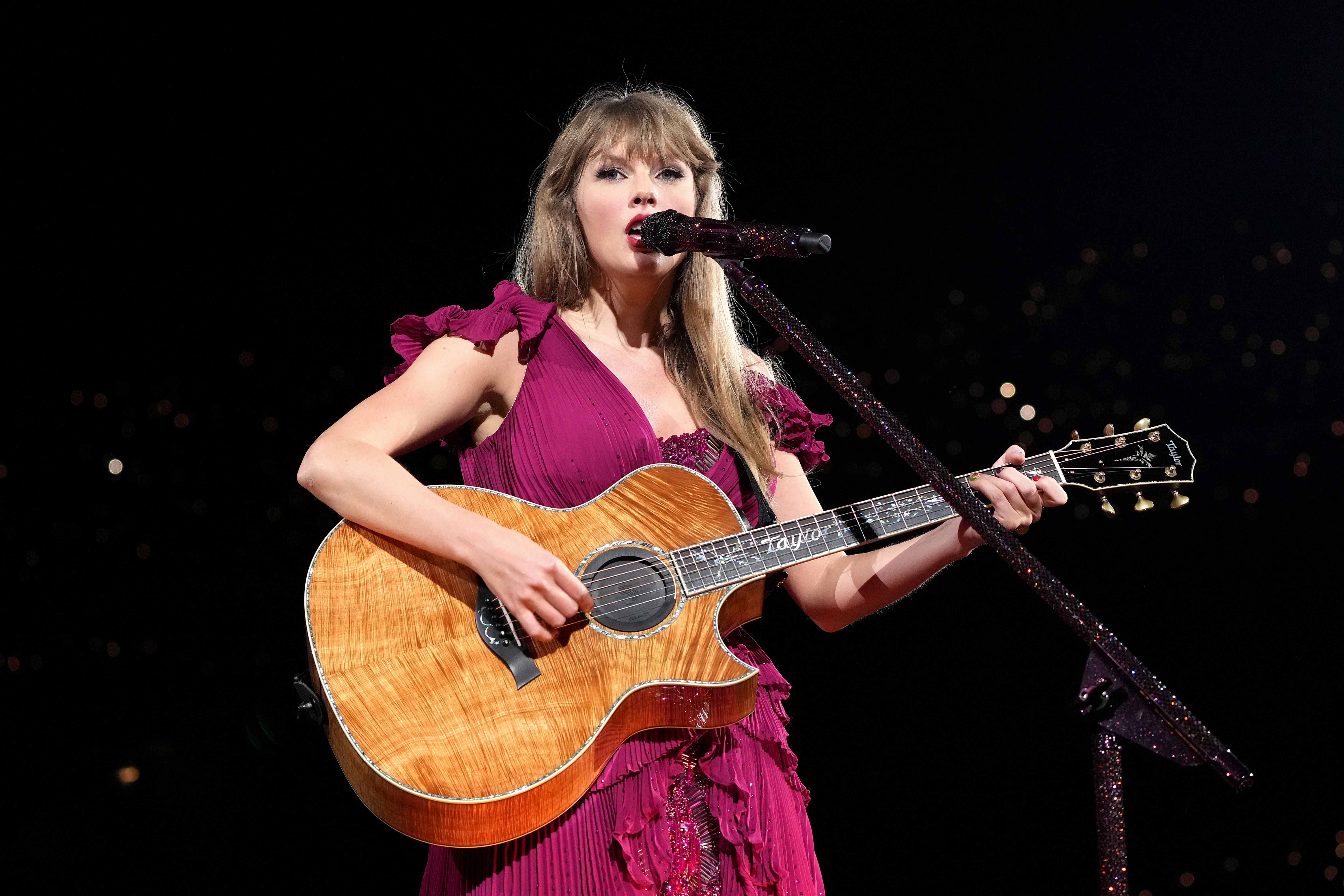 Why Taylor Swift Fans Are Trading Friendship Bracelets at Eras Tour – The  Hollywood Reporter