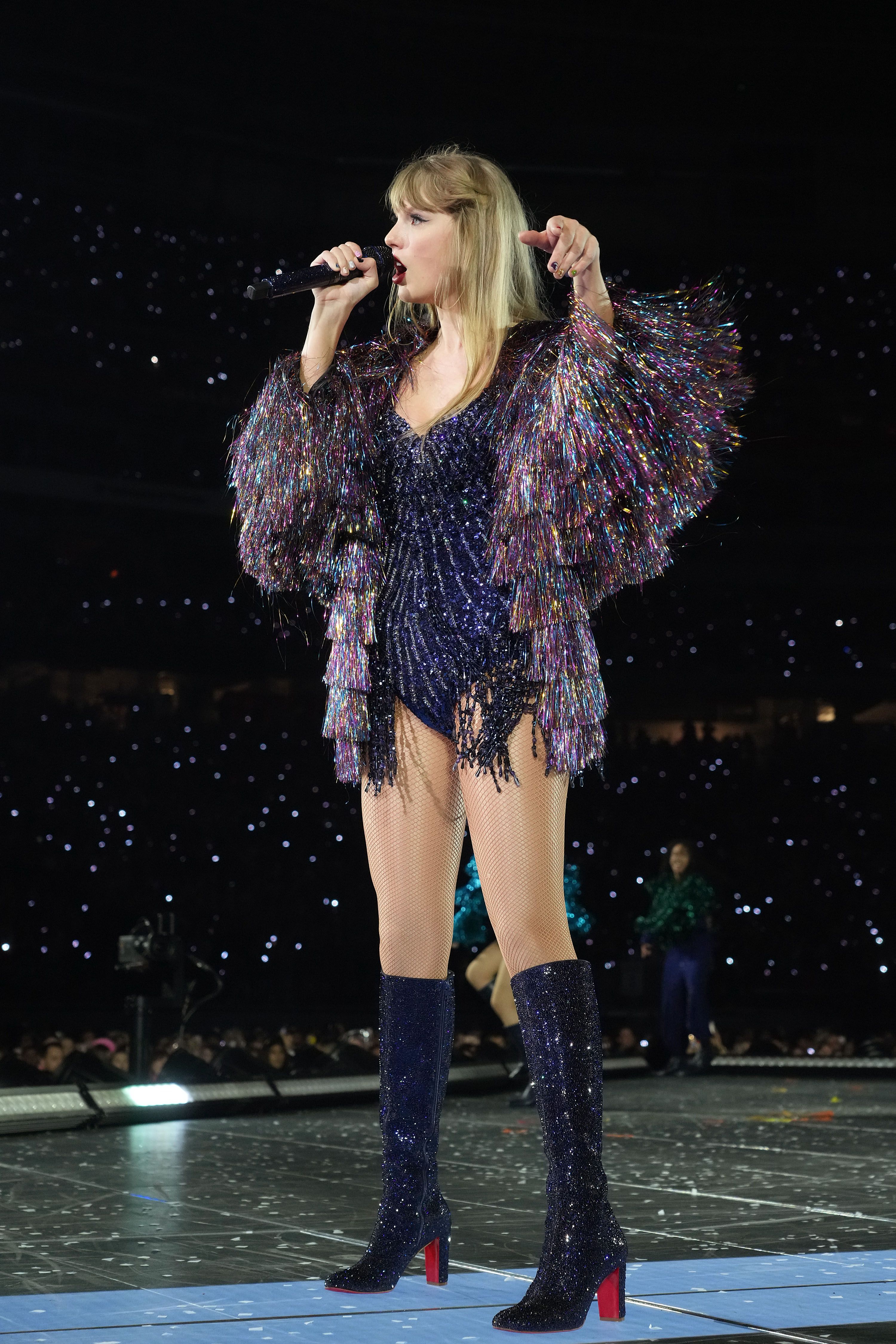 taylor swift stage outfits